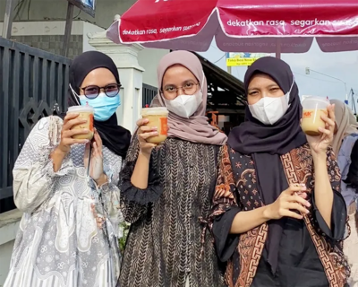 Produk Berkualitas Tinggi, Harga Bersahabat: Kunci Penjualan Ribuan Cup Tiap Bulan