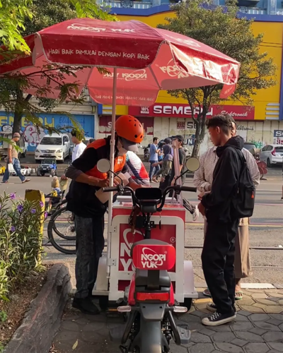 Beda Bisnis Kopi Keliling vs Kafe: Kenapa Modal Kecil Justru Punya Peluang Menang Lebih Besar?